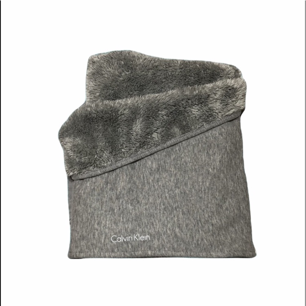 🍭3/$10 Calvin Klein scarf/wrap 🧣